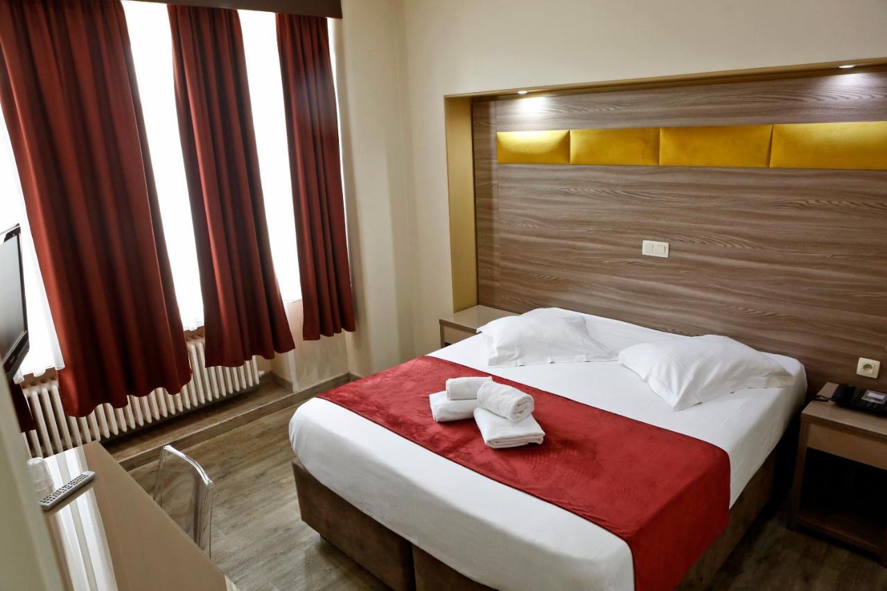Hotel De France Saint-Gilles Exterior photo