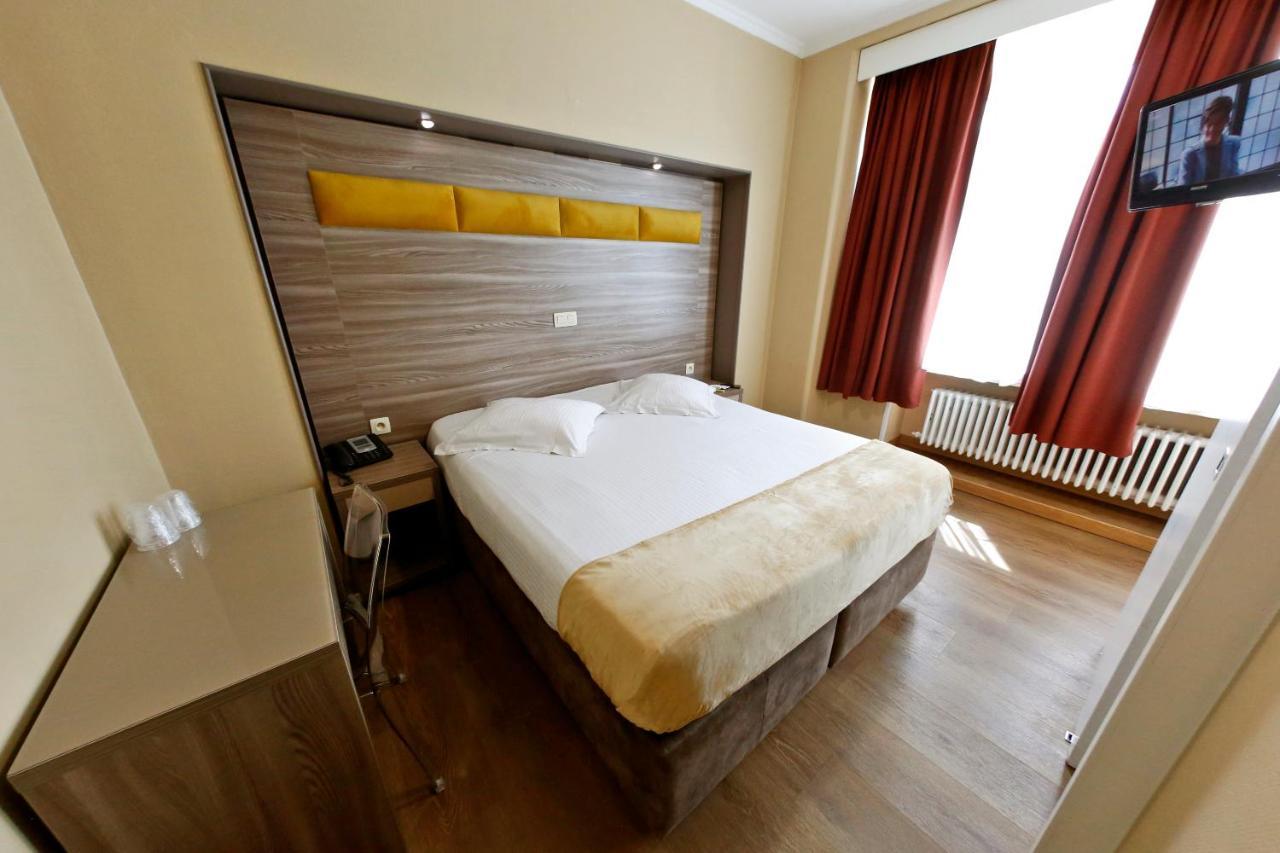 Hotel De France Saint-Gilles Exterior photo