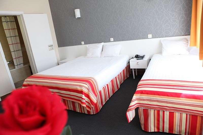 Hotel De France Saint-Gilles Room photo